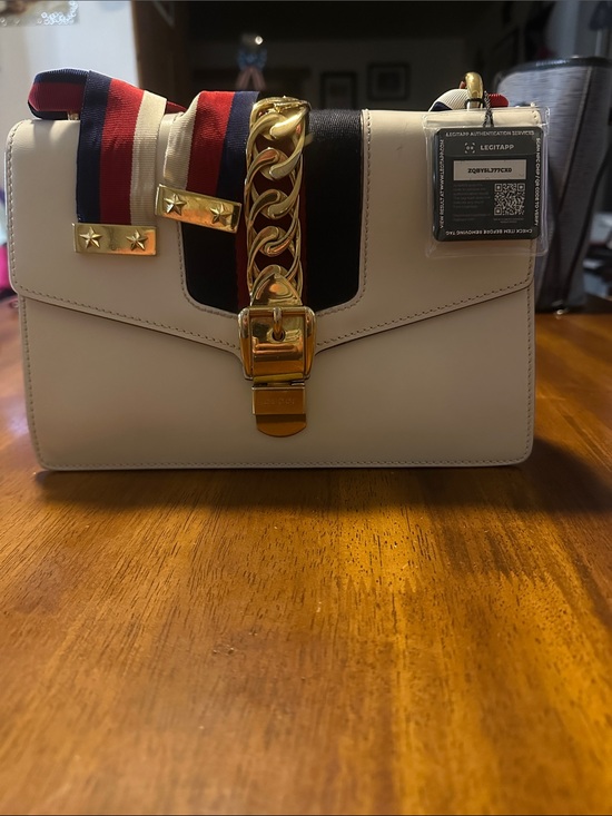 Gucci Handbags - Gucci Cream Leather Shoulder Bag with Gold Hardware